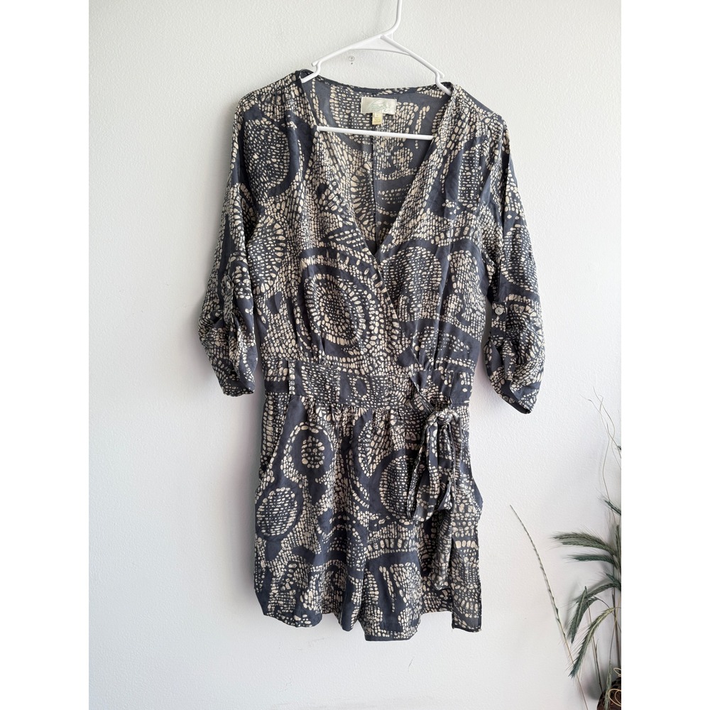 Haven anthropologie Womens Grey Cream 100% Silk Abstract Dot Wrap Romper Size S